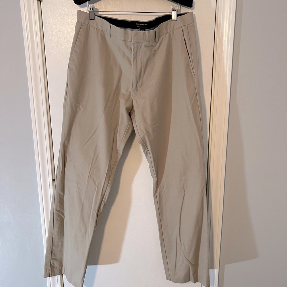 BANANA REPUBLIC Non-Iron Tailored Khaki Slim Pant - Size 34x32
